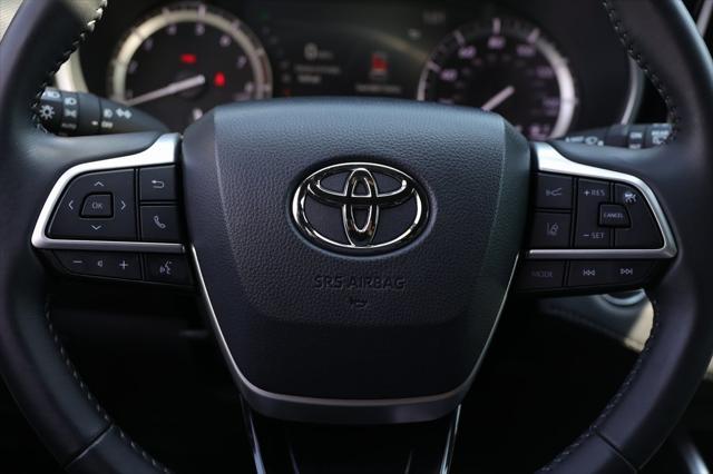 used 2022 Toyota Highlander car, priced at $40,799