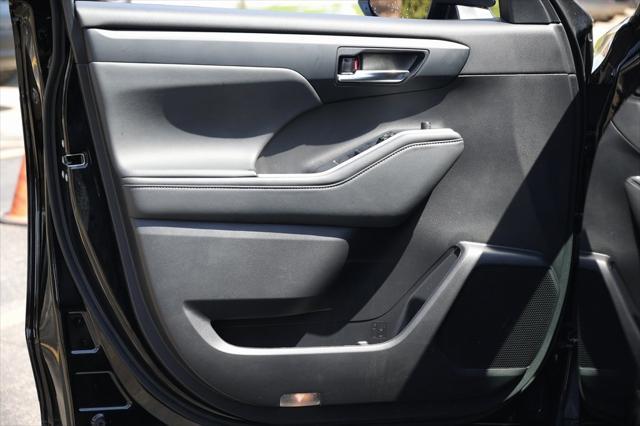 used 2022 Toyota Highlander car, priced at $40,799