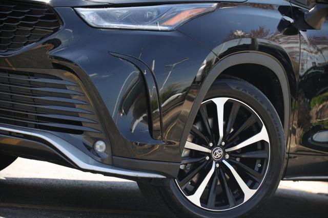 used 2022 Toyota Highlander car, priced at $40,799