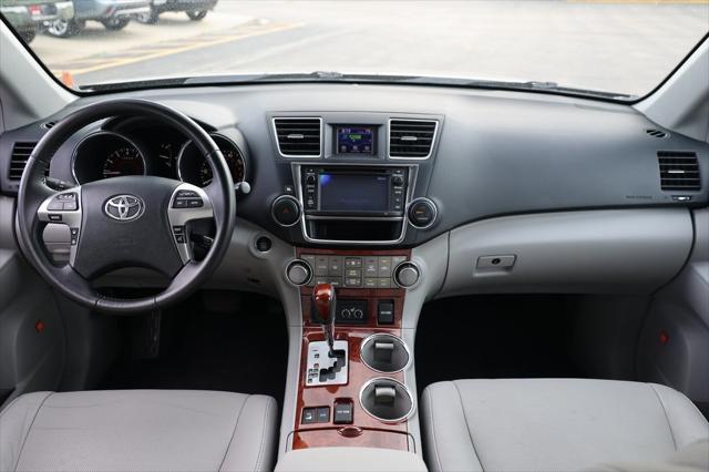 used 2013 Toyota Highlander car, priced at $14,999