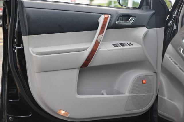 used 2013 Toyota Highlander car, priced at $14,999