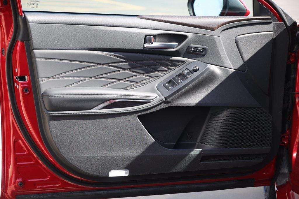 used 2021 Toyota Avalon Hybrid car, priced at $30,999