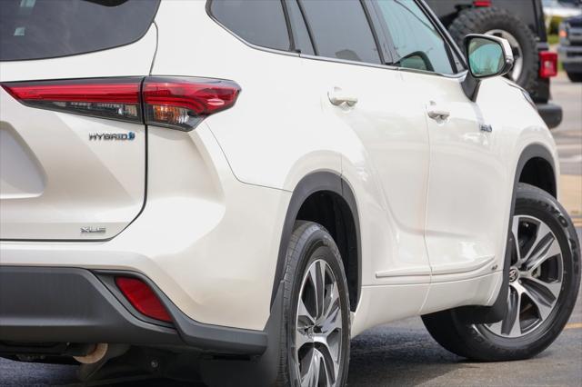 used 2021 Toyota Highlander Hybrid car, priced at $45,999