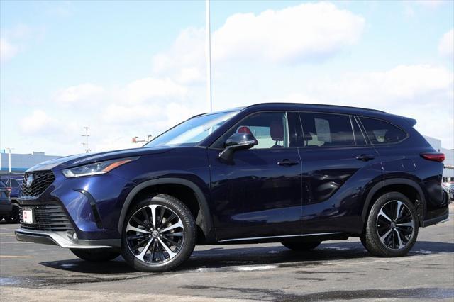 used 2022 Toyota Highlander car, priced at $38,999