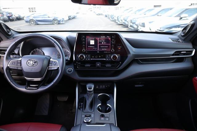 used 2022 Toyota Highlander car, priced at $38,999