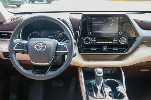 used 2021 Toyota Highlander car, priced at $36,999