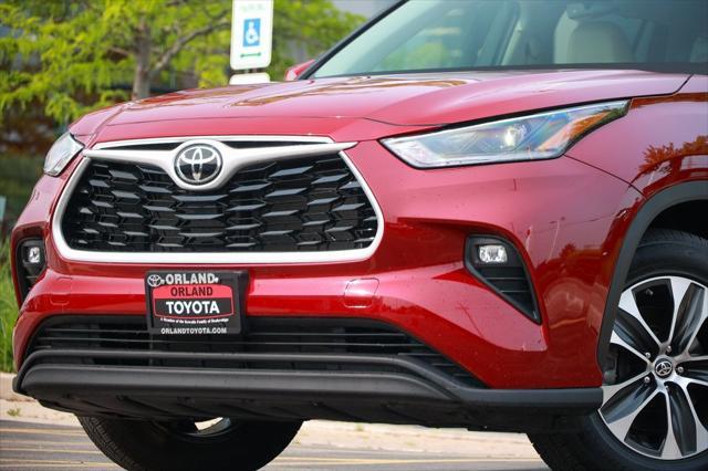 used 2021 Toyota Highlander car, priced at $36,999
