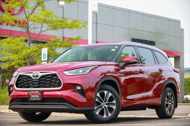 used 2021 Toyota Highlander car, priced at $36,999