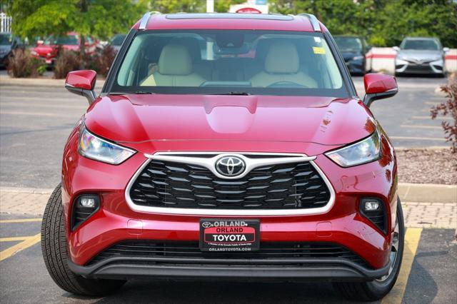 used 2021 Toyota Highlander car, priced at $36,999