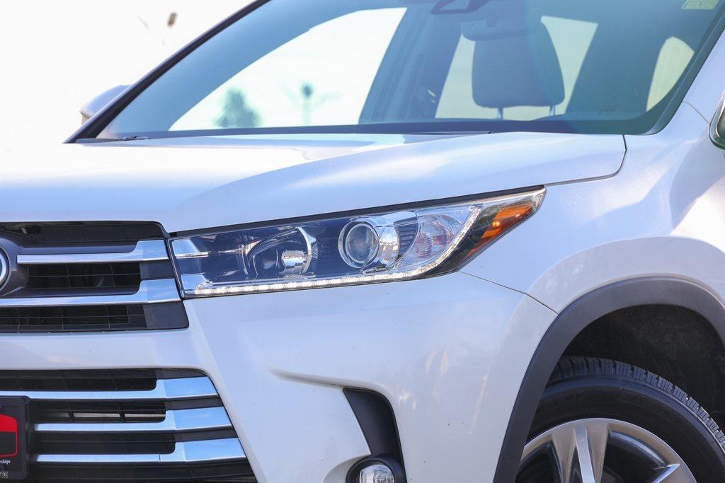 used 2019 Toyota Highlander car, priced at $31,999
