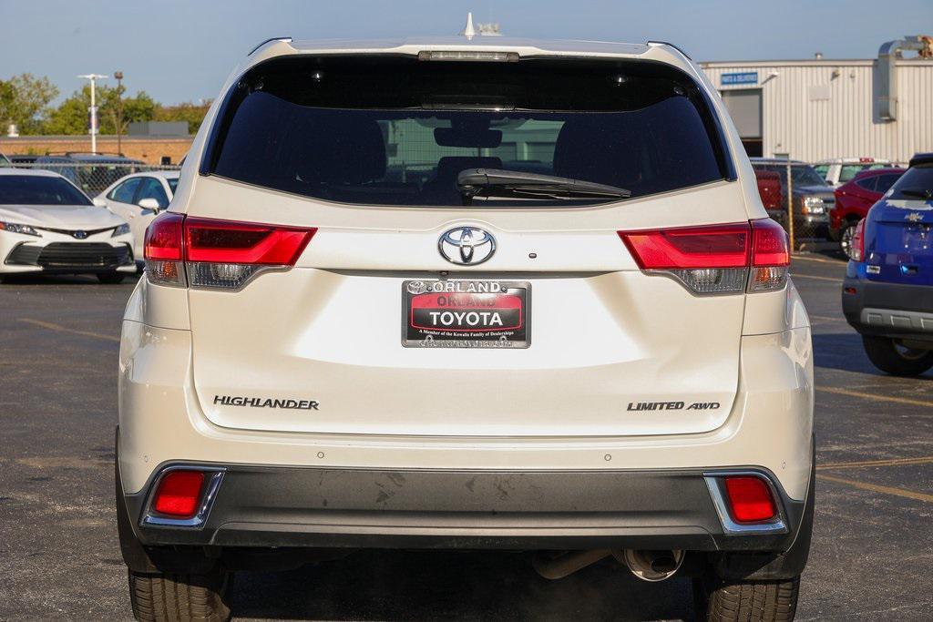used 2019 Toyota Highlander car, priced at $31,999