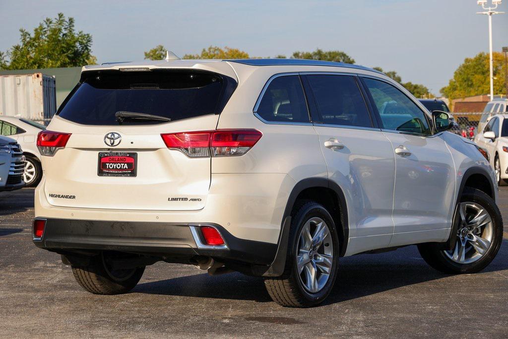 used 2019 Toyota Highlander car, priced at $31,999