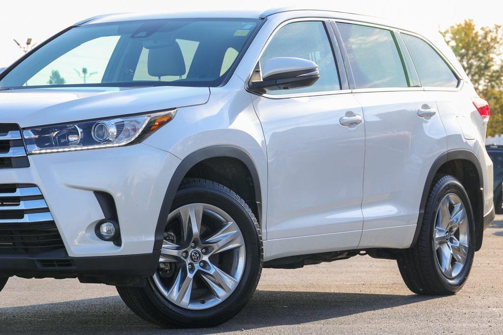 used 2019 Toyota Highlander car, priced at $31,999