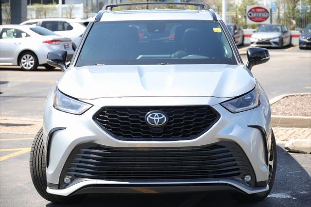 used 2021 Toyota Highlander car, priced at $38,499