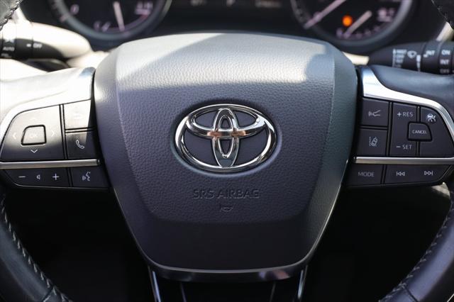 used 2021 Toyota Highlander car, priced at $38,499