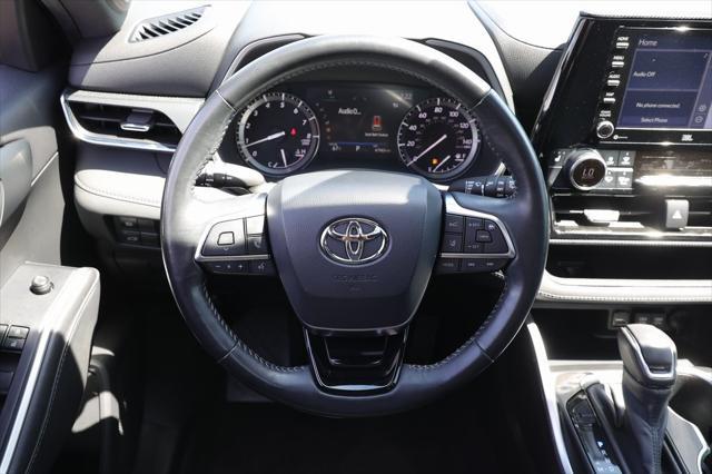 used 2021 Toyota Highlander car, priced at $38,499