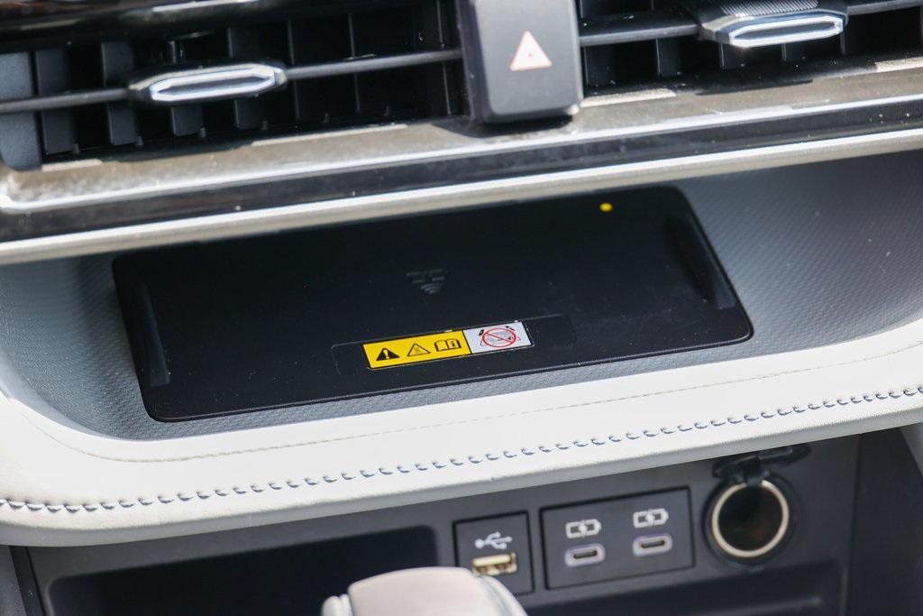 used 2023 Toyota Highlander car, priced at $37,499