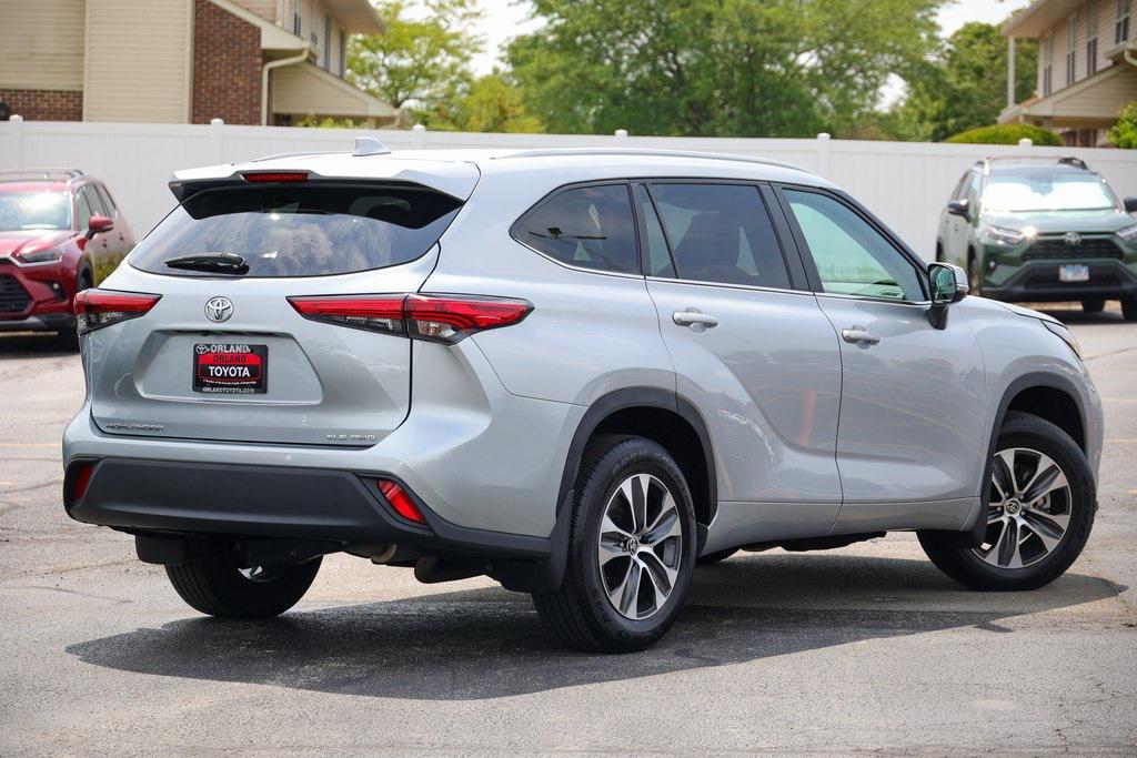 used 2023 Toyota Highlander car, priced at $37,499