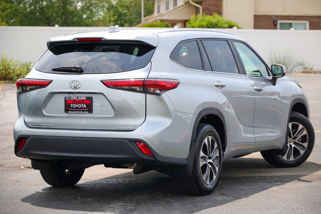 used 2023 Toyota Highlander car, priced at $37,499
