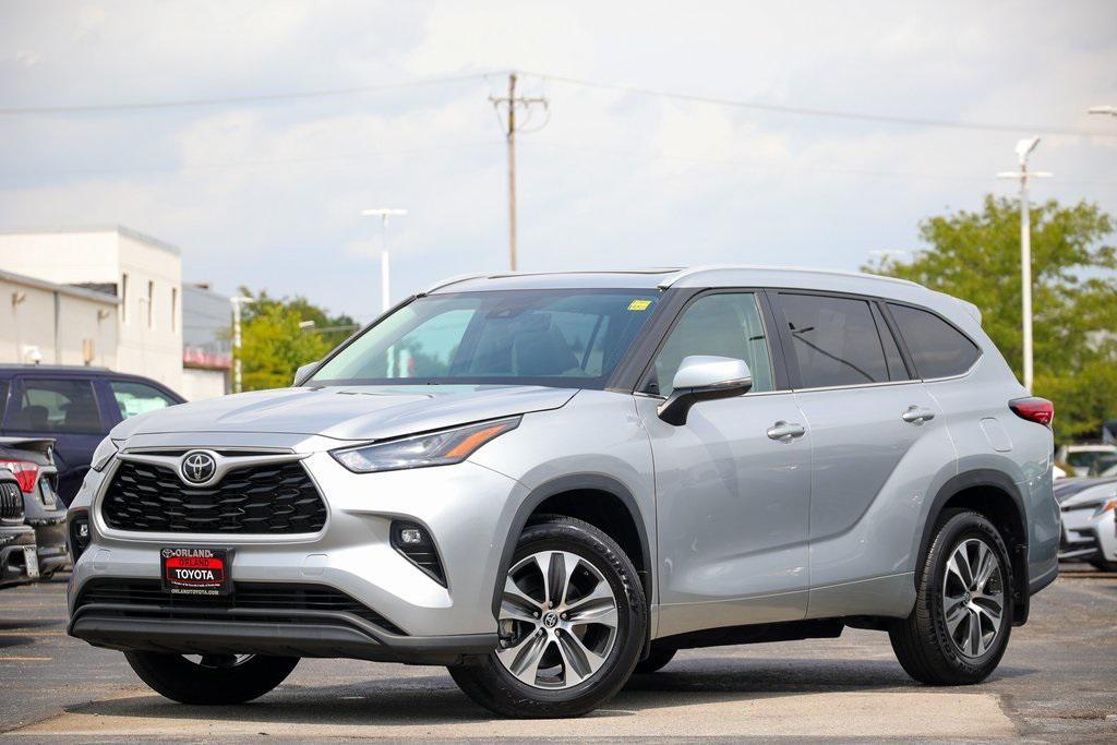 used 2023 Toyota Highlander car, priced at $37,499