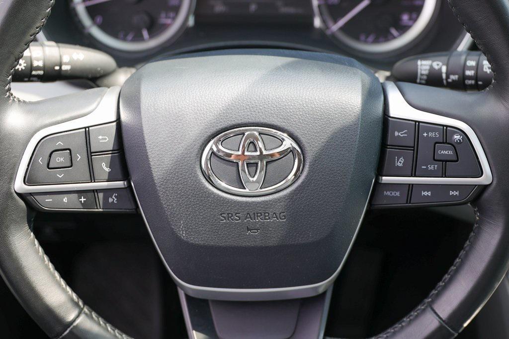 used 2023 Toyota Highlander car, priced at $37,499