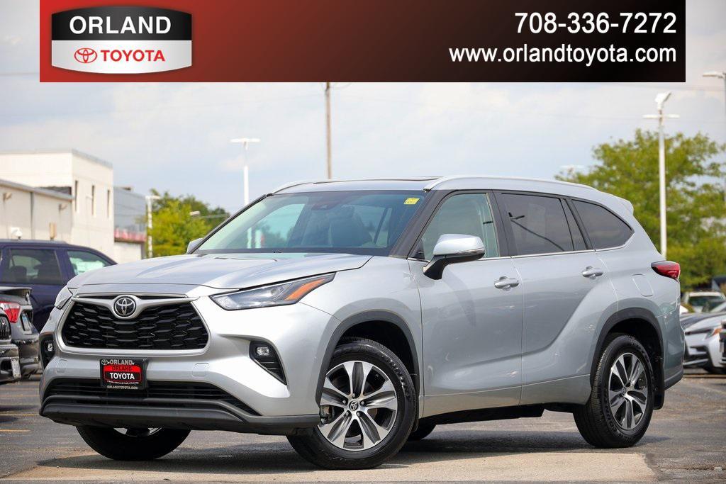 used 2023 Toyota Highlander car, priced at $37,499