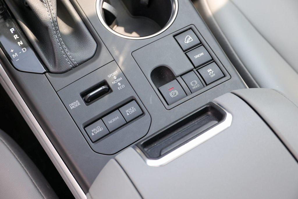 used 2023 Toyota Highlander car, priced at $37,499