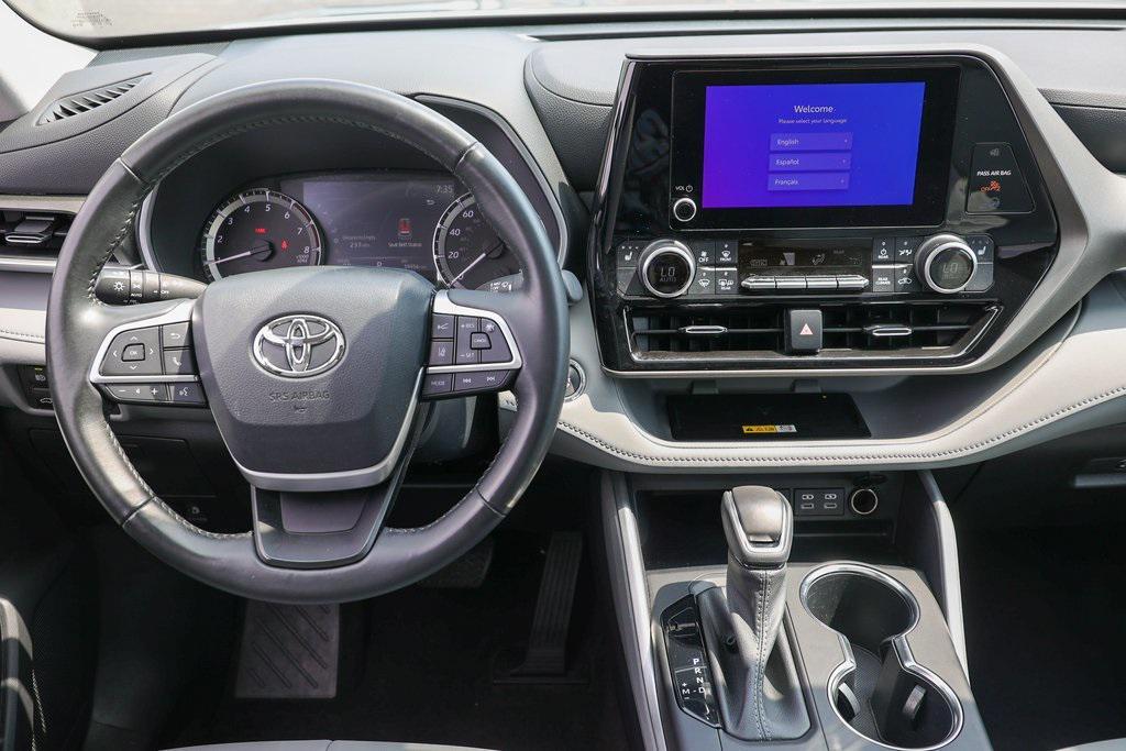 used 2023 Toyota Highlander car, priced at $37,499