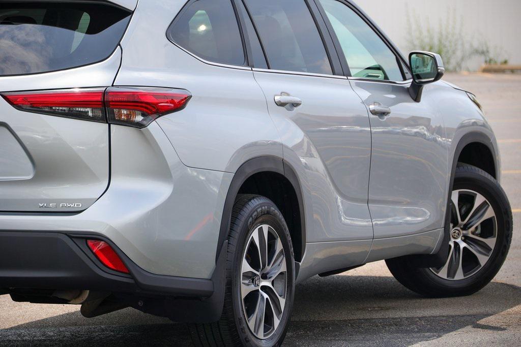 used 2023 Toyota Highlander car, priced at $37,499