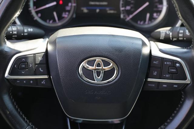 used 2021 Toyota Highlander car, priced at $35,999