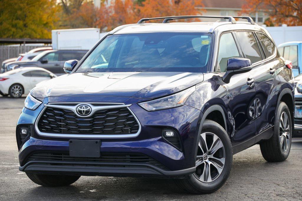 used 2022 Toyota Highlander car, priced at $39,999