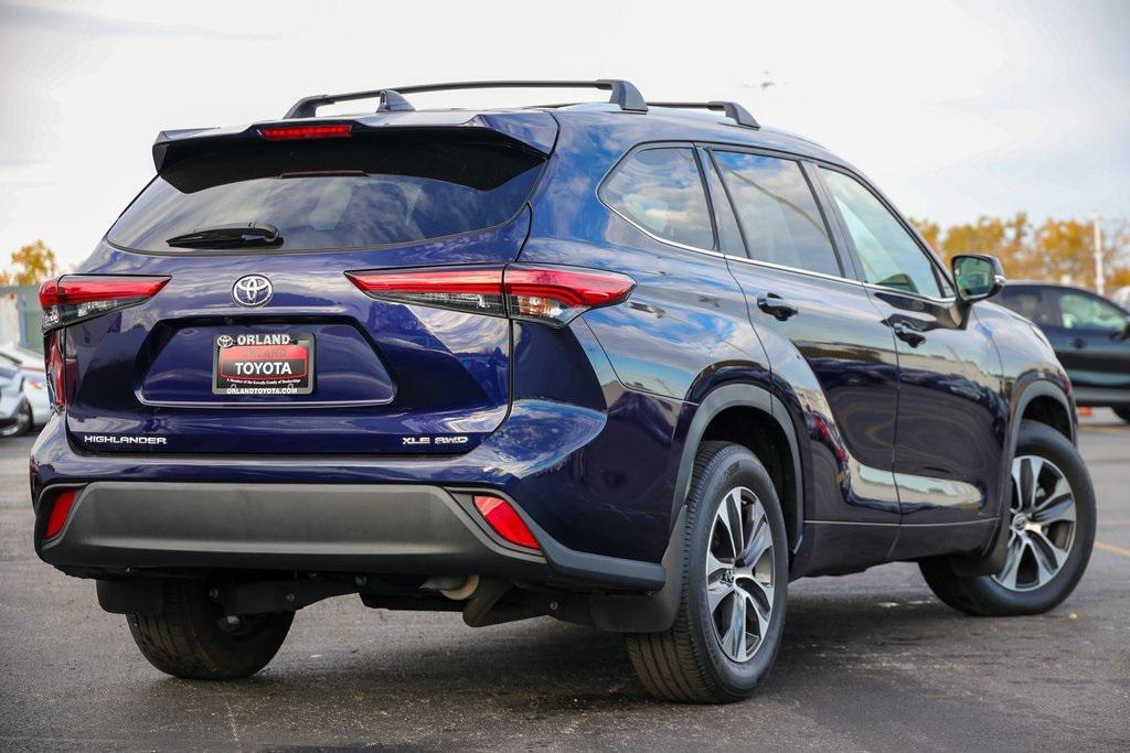 used 2022 Toyota Highlander car, priced at $39,999