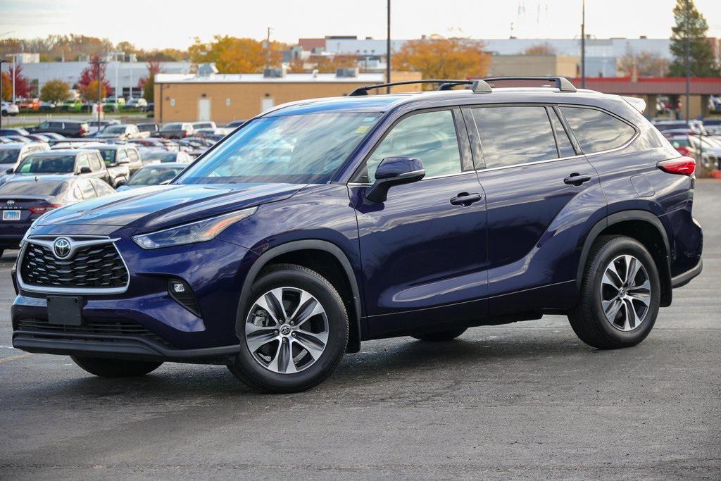 used 2022 Toyota Highlander car, priced at $39,999