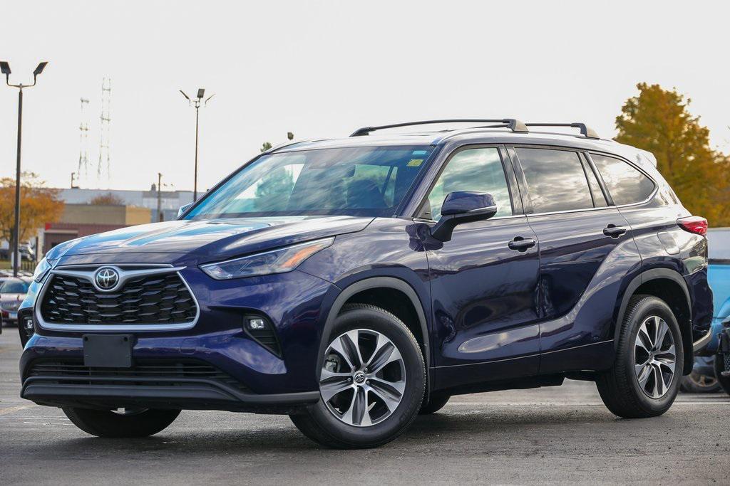 used 2022 Toyota Highlander car, priced at $39,999