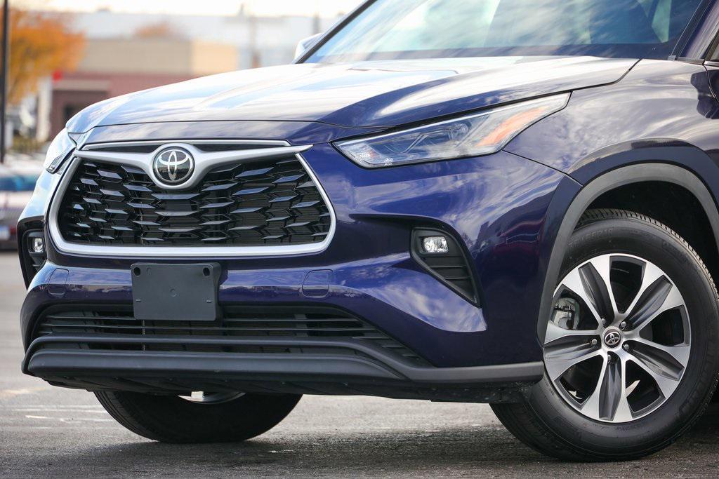 used 2022 Toyota Highlander car, priced at $39,999