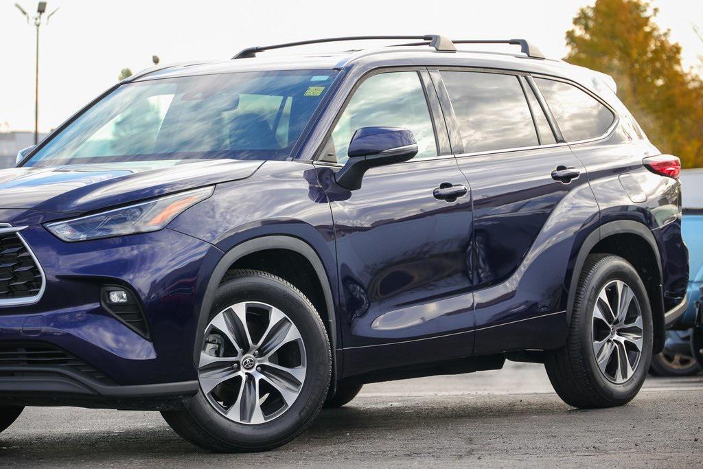 used 2022 Toyota Highlander car, priced at $39,999