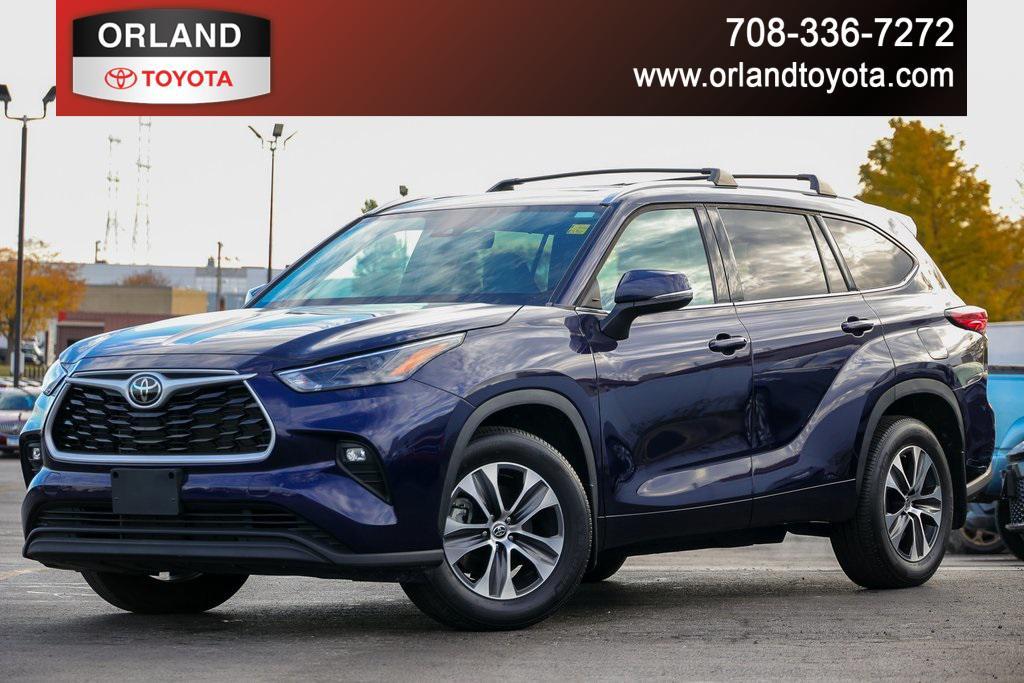used 2022 Toyota Highlander car, priced at $39,999