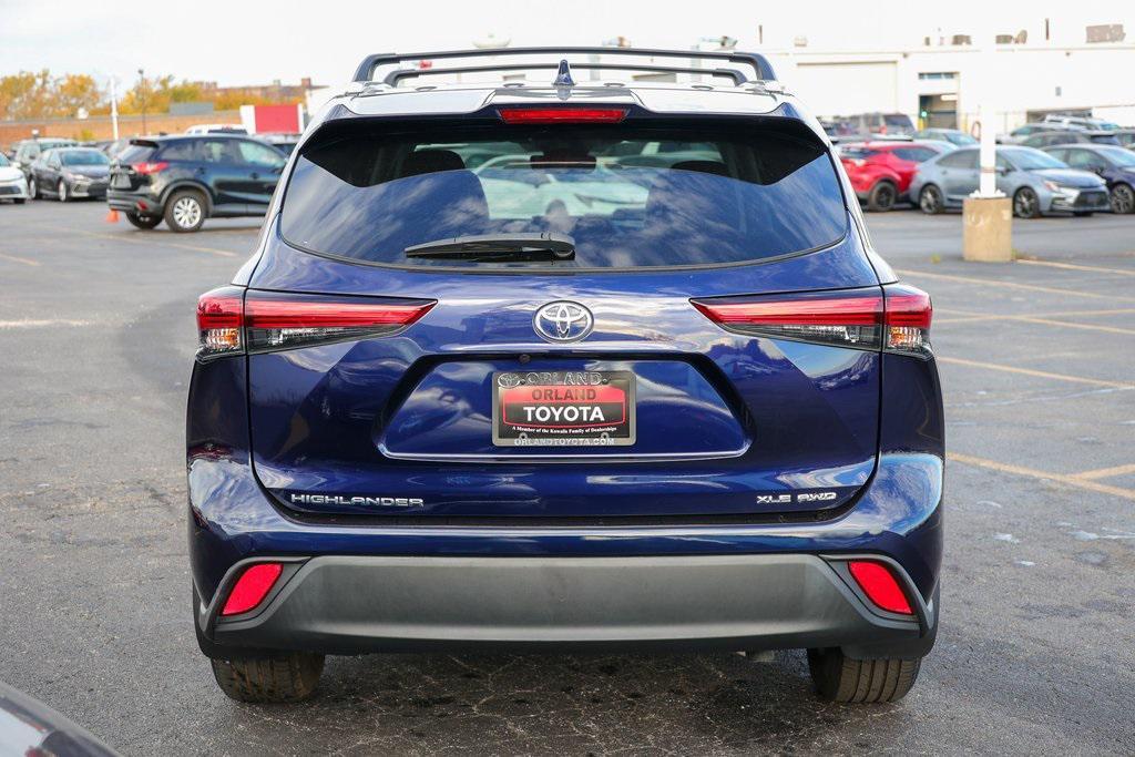 used 2022 Toyota Highlander car, priced at $39,999