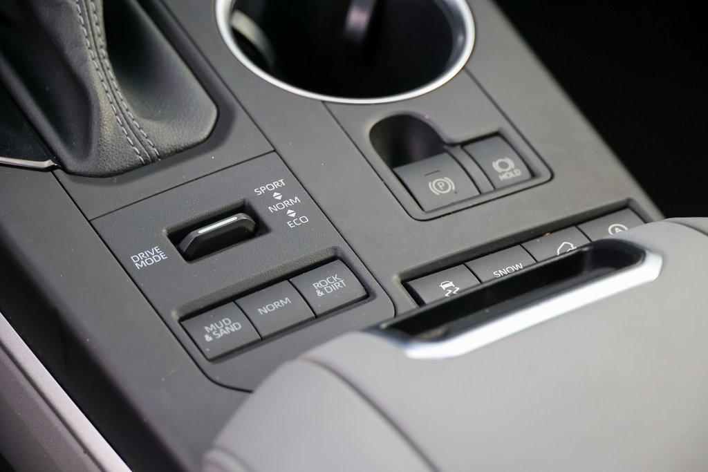 used 2022 Toyota Highlander car, priced at $39,999