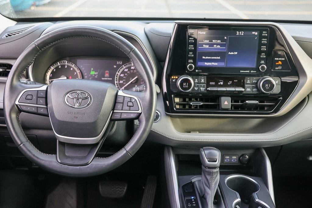 used 2022 Toyota Highlander car, priced at $39,999