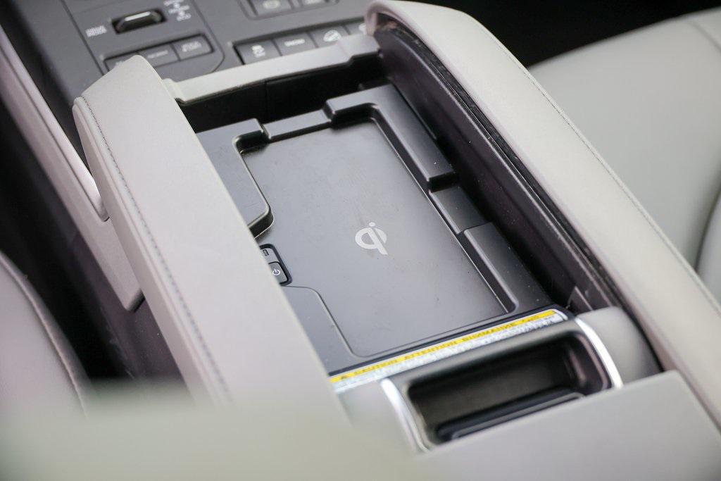 used 2022 Toyota Highlander car, priced at $39,999