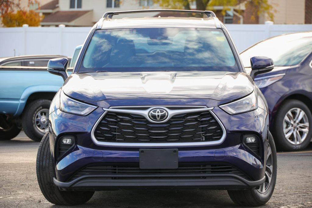 used 2022 Toyota Highlander car, priced at $39,999