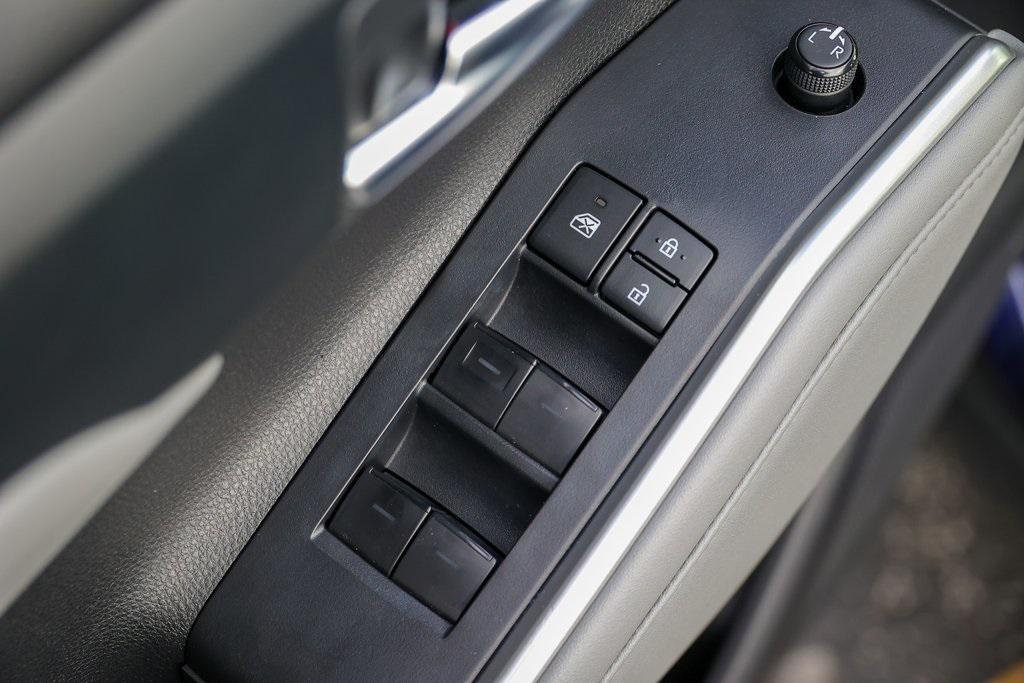 used 2022 Toyota Highlander car, priced at $39,999