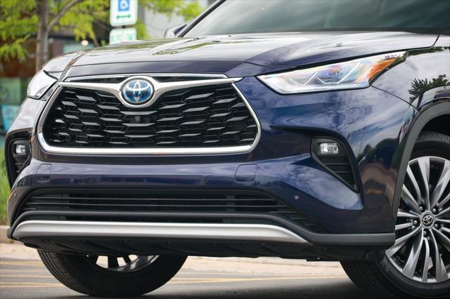 used 2021 Toyota Highlander Hybrid car, priced at $40,499