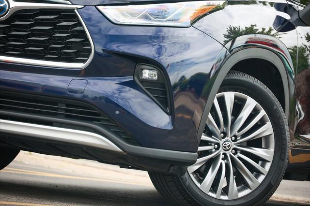 used 2021 Toyota Highlander Hybrid car, priced at $40,499