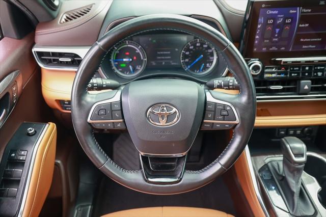 used 2021 Toyota Highlander Hybrid car, priced at $40,499
