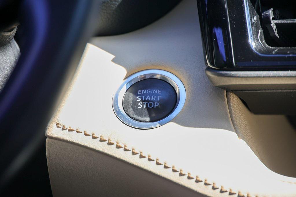 used 2021 Toyota Highlander car, priced at $34,999