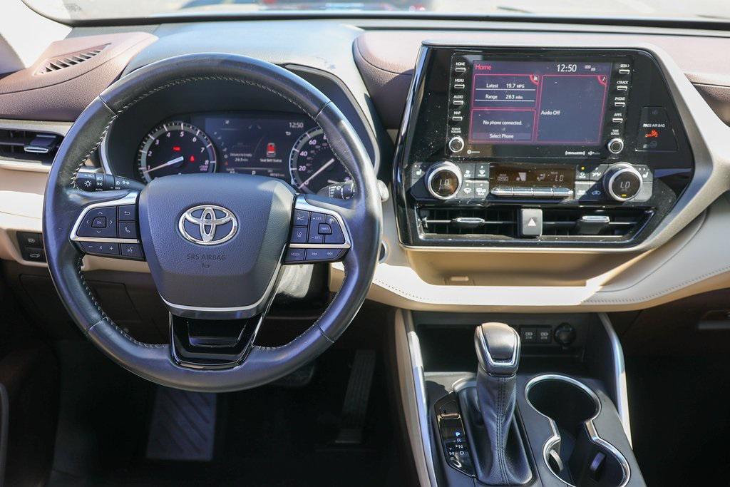 used 2021 Toyota Highlander car, priced at $34,999