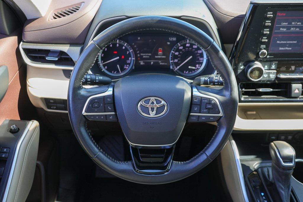 used 2021 Toyota Highlander car, priced at $34,999