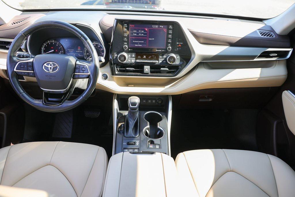 used 2021 Toyota Highlander car, priced at $34,999
